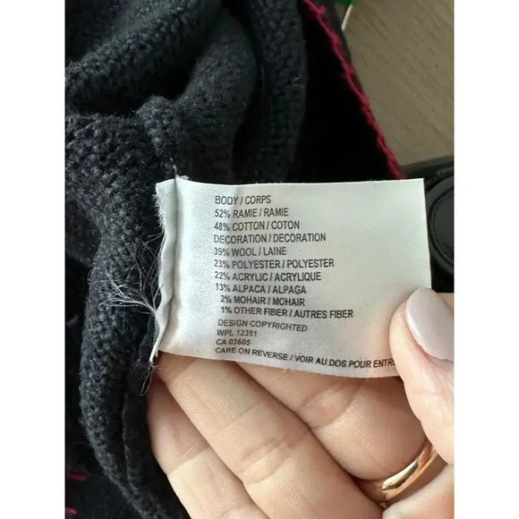 Northern Isles Wool Santa Dragging Tree in Snow Christmas Sweater Size M - Picture 7 of 7